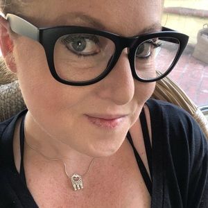 Meet your Posher, Shera